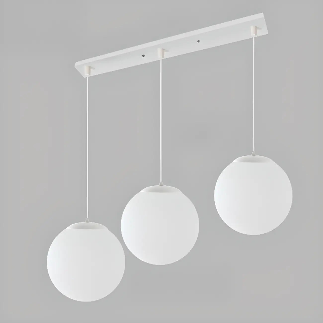 Suspension de cuisine minimaliste en verre blanc et métal argenté, globe