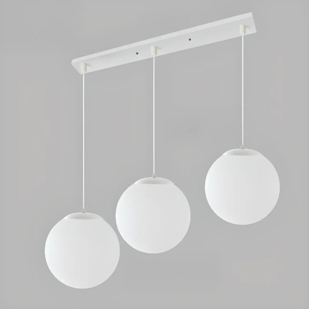 Suspension de cuisine minimaliste en verre blanc et métal argenté, globe