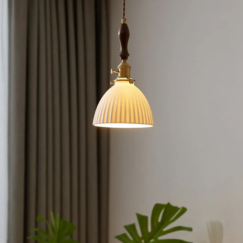 Suspension classique en laiton blanc et céramique avec dôme