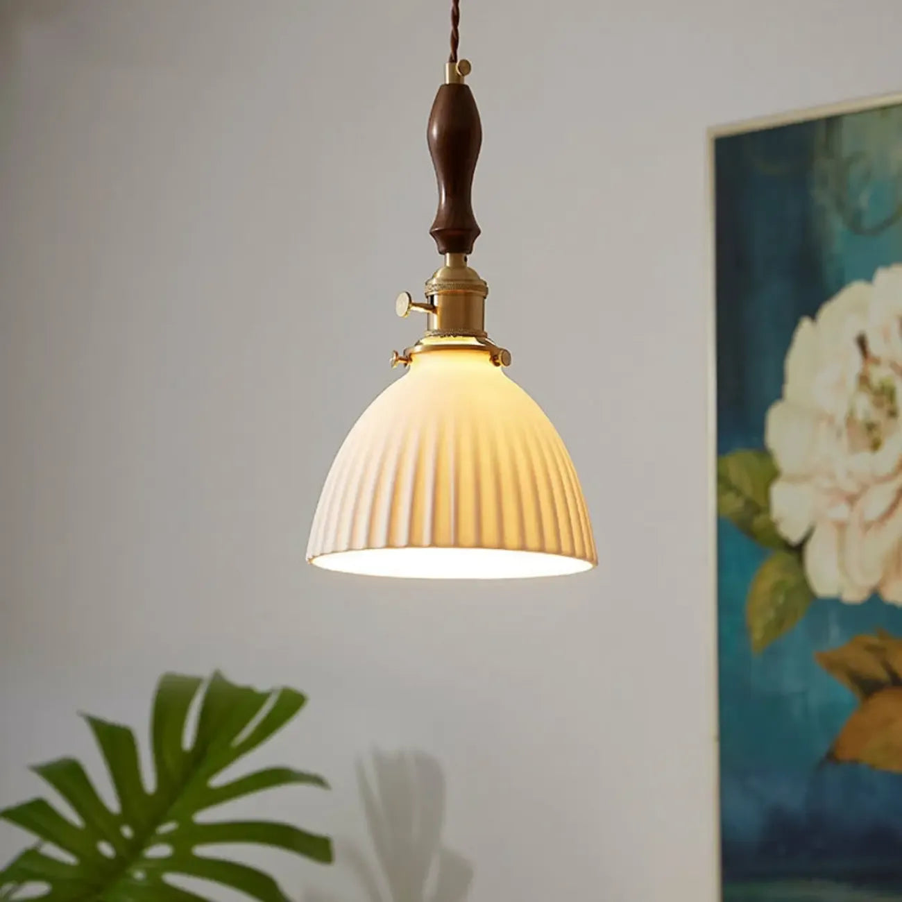 Suspension classique en laiton blanc et céramique avec dôme