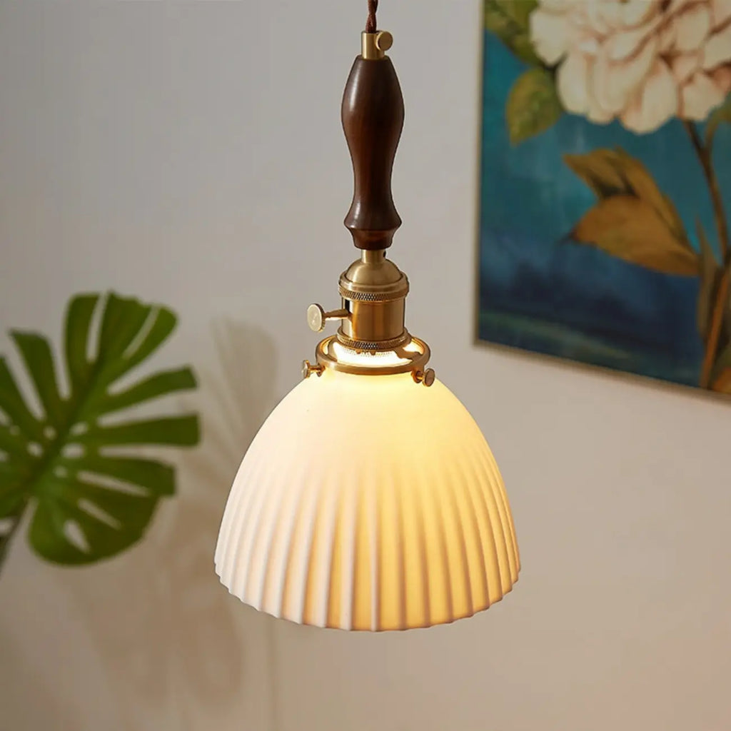 Suspension classique en laiton blanc et céramique avec dôme