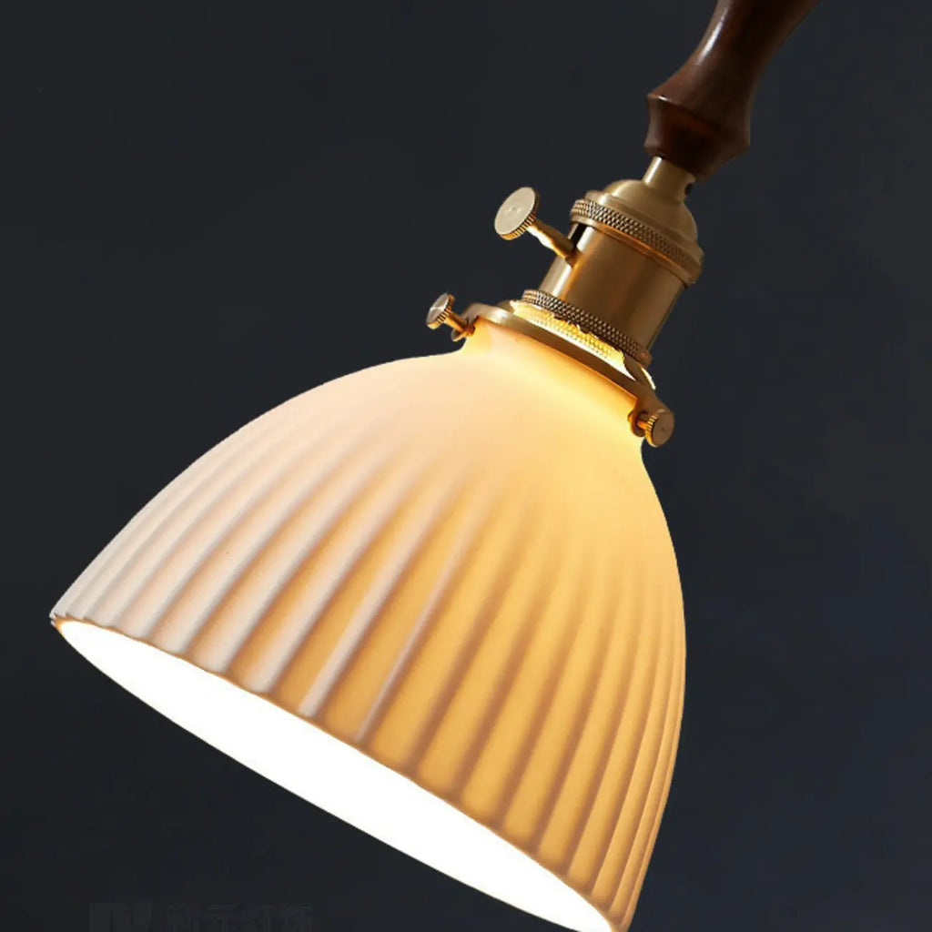 Suspension classique en laiton blanc et céramique avec dôme