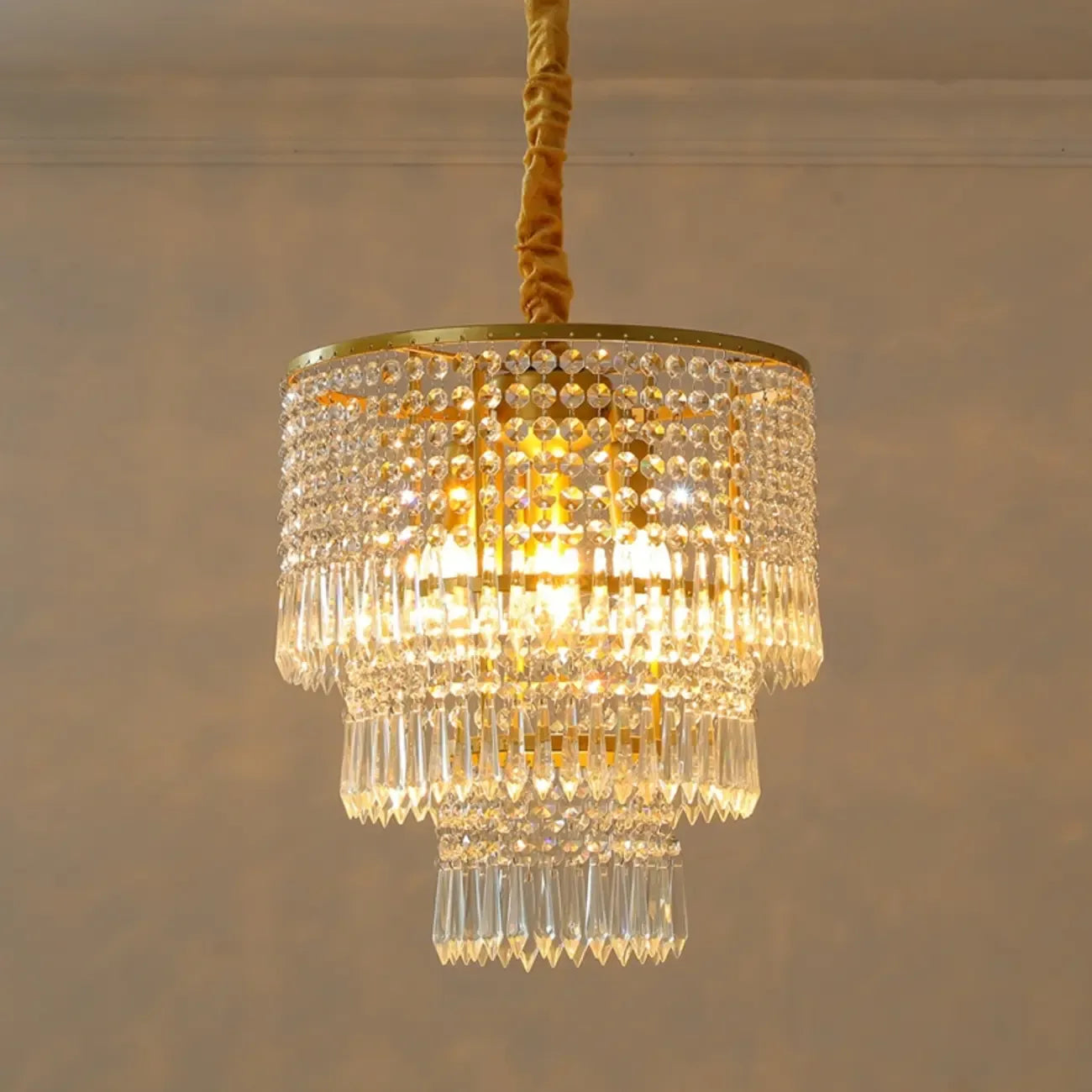 Lustre rond moderne en cristal doré à suspension descendante