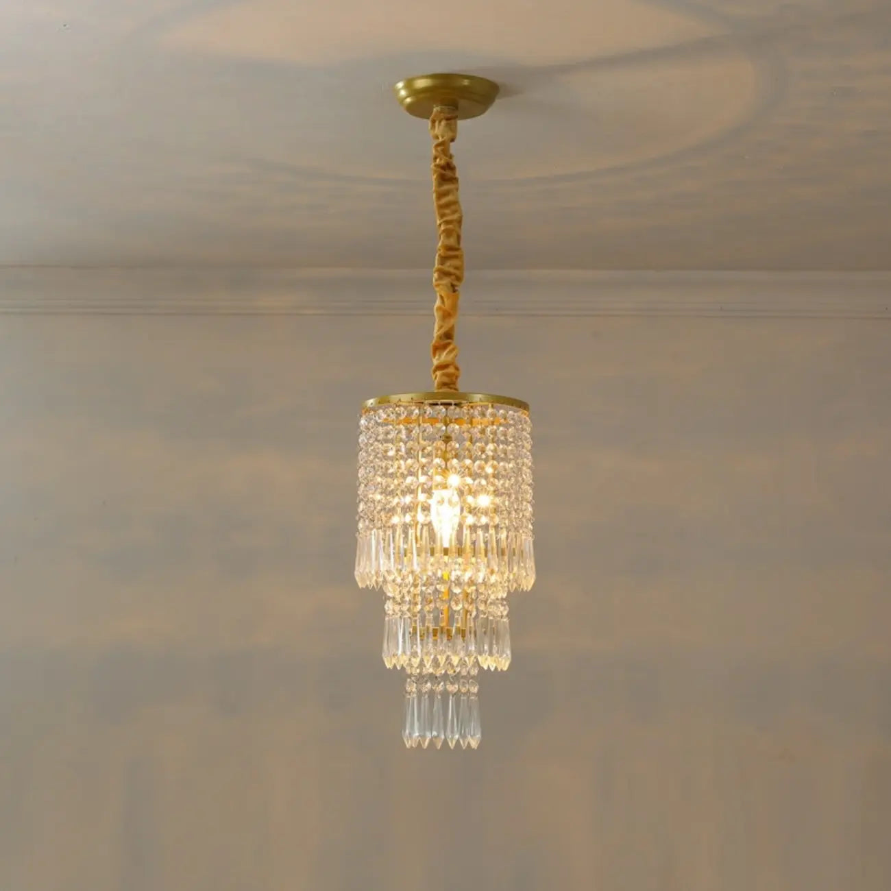 Lustre rond moderne en cristal doré à suspension descendante