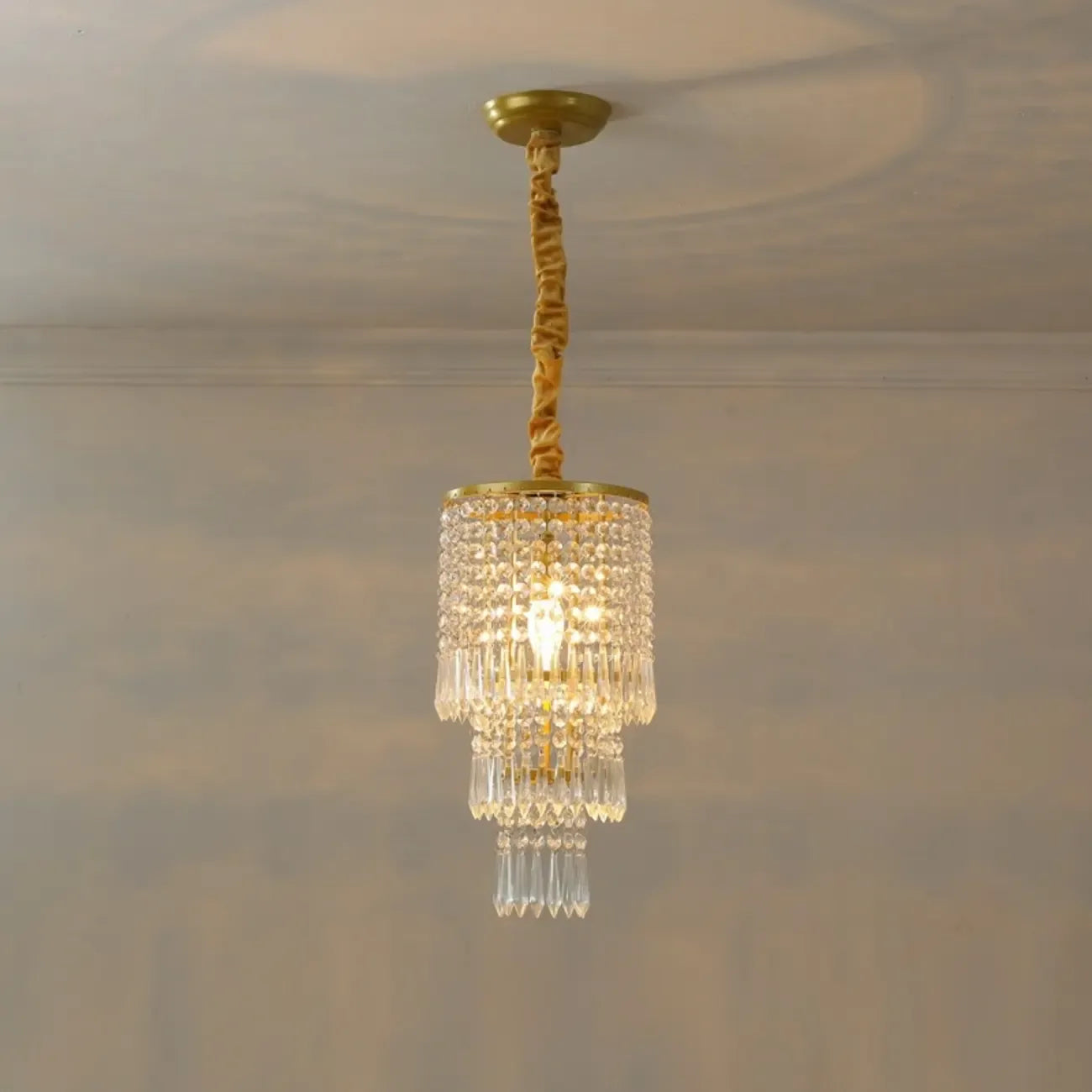 Lustre rond moderne en cristal doré à suspension descendante
