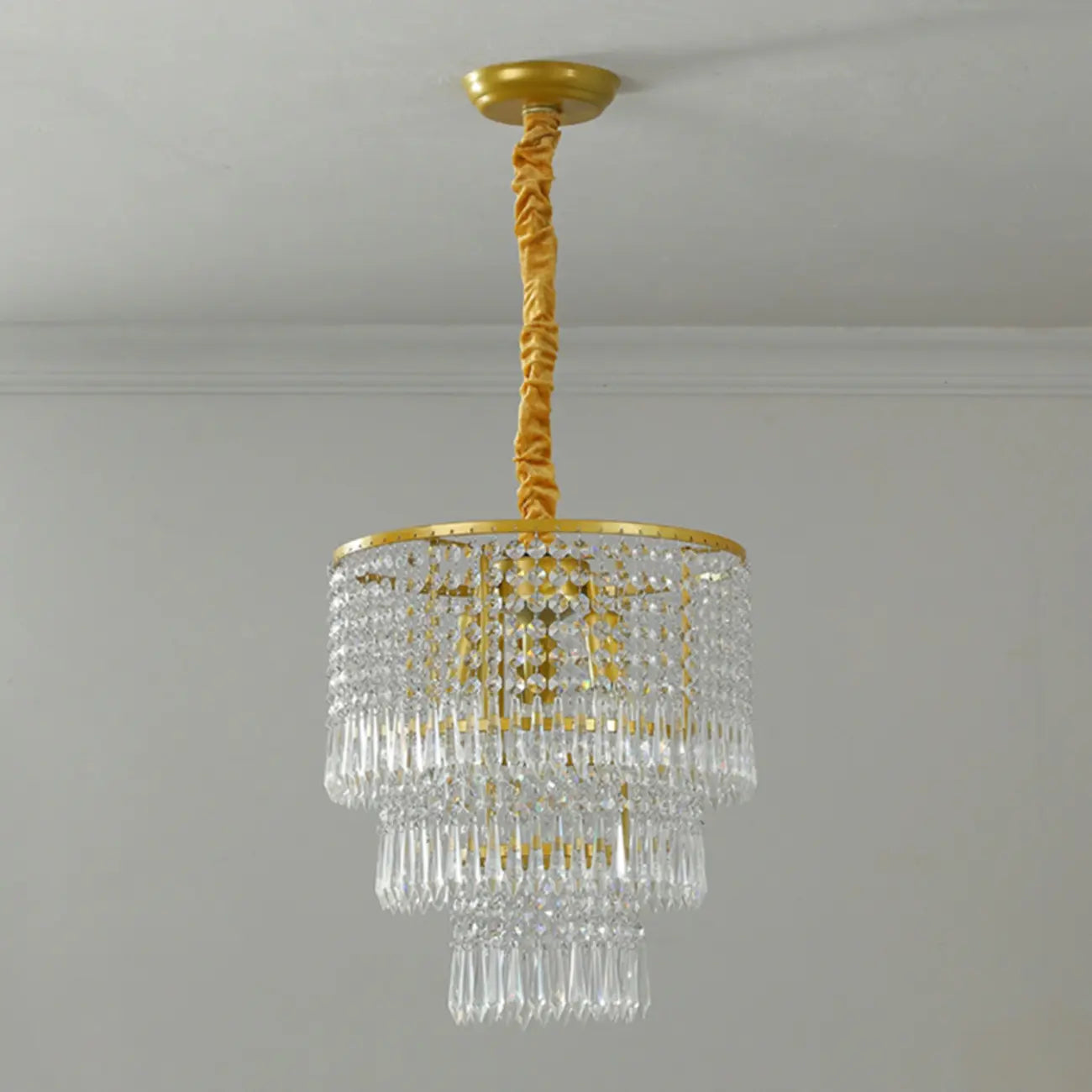 Lustre rond moderne en cristal doré à suspension descendante