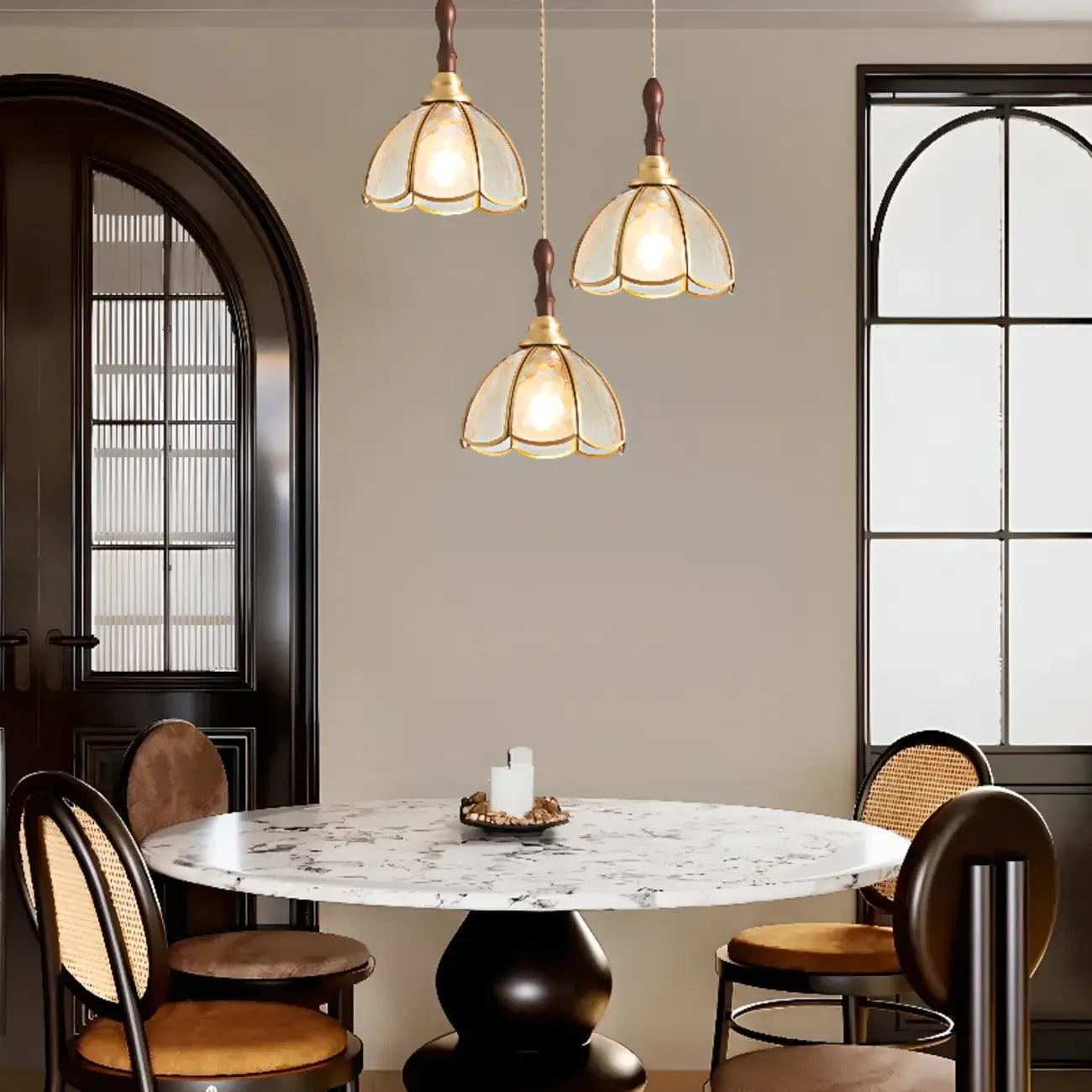 Lampada a sospensione a 3 luci in vetro ottone a forma di fiore per sala da pranzo