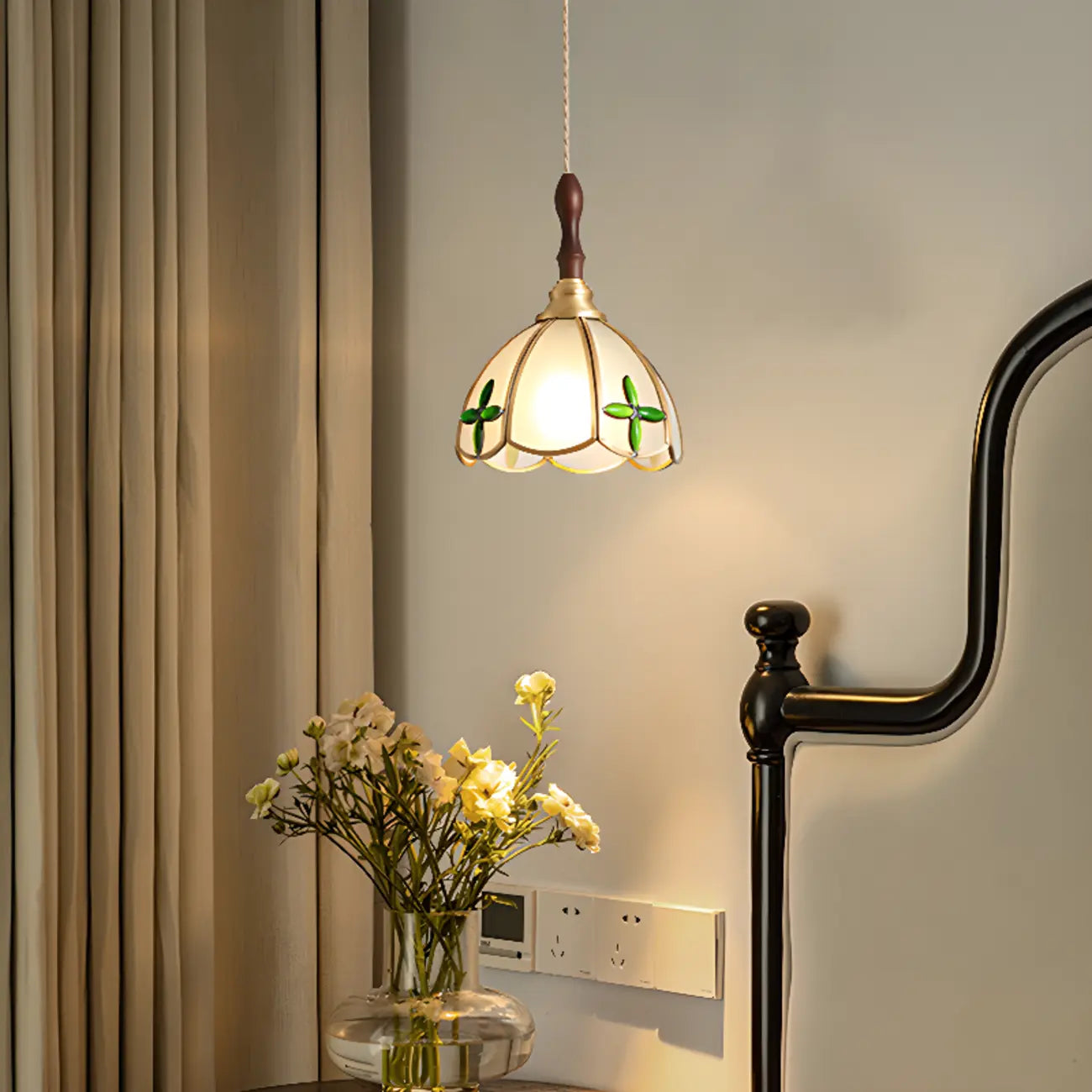 Lampada a sospensione a 3 luci in vetro ottone a forma di fiore per sala da pranzo