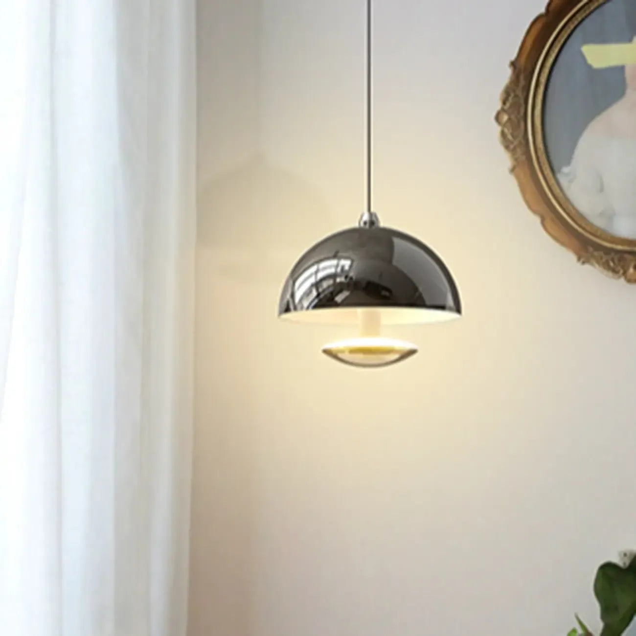 Suspension hémisphérique moderne en métal à intensité variable pour chambre à coucher
