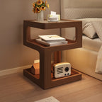 Table de chevet ouverte en bois d'hévéa avec plateau en verre cubique et éclairage intégré