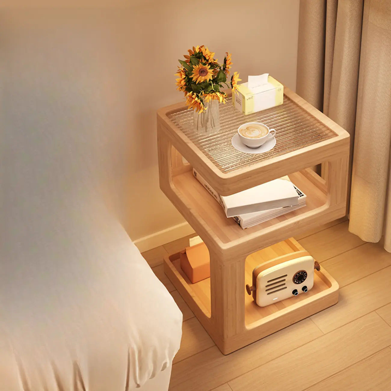 Table de chevet ouverte en bois d'hévéa avec plateau en verre cubique et éclairage intégré