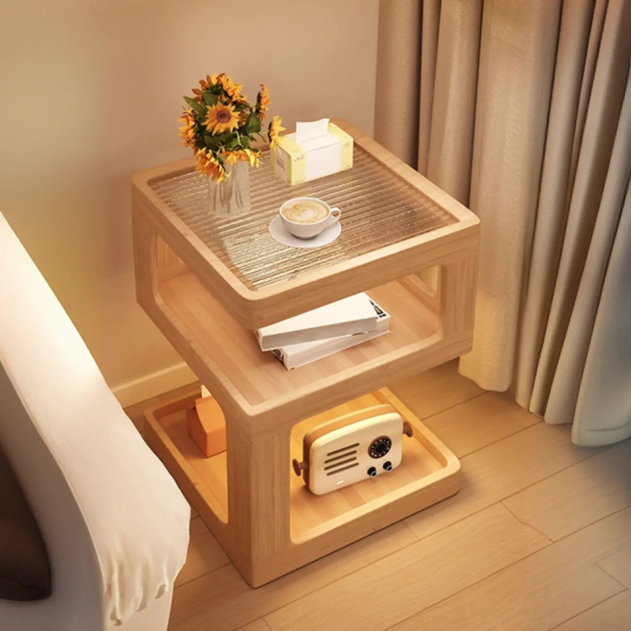Table de chevet ouverte en bois d'hévéa avec plateau en verre cubique et éclairage intégré