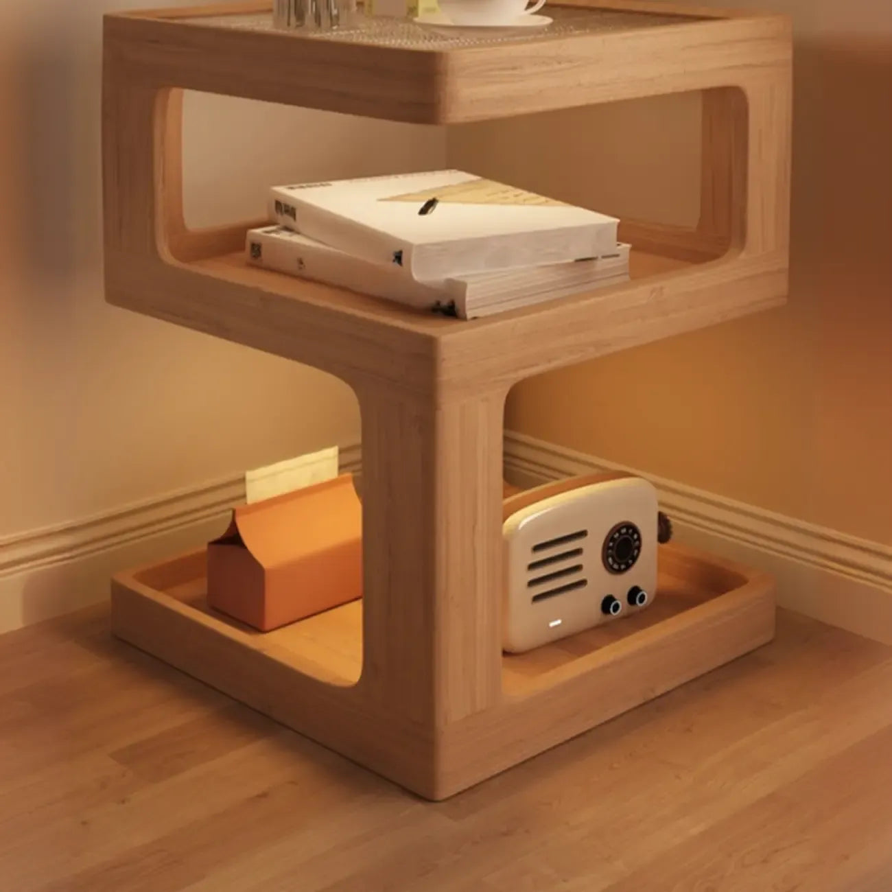 Table de chevet ouverte en bois d'hévéa avec plateau en verre cubique et éclairage intégré