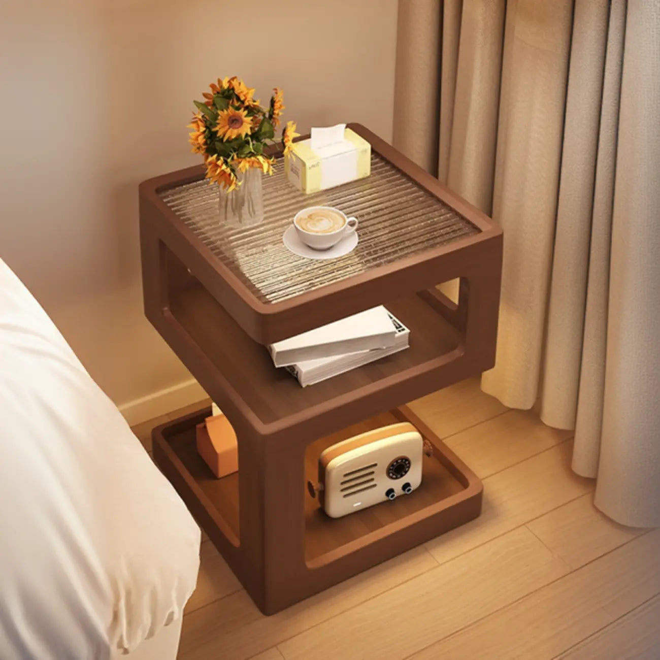 Table de chevet ouverte en bois d'hévéa avec plateau en verre cubique et éclairage intégré