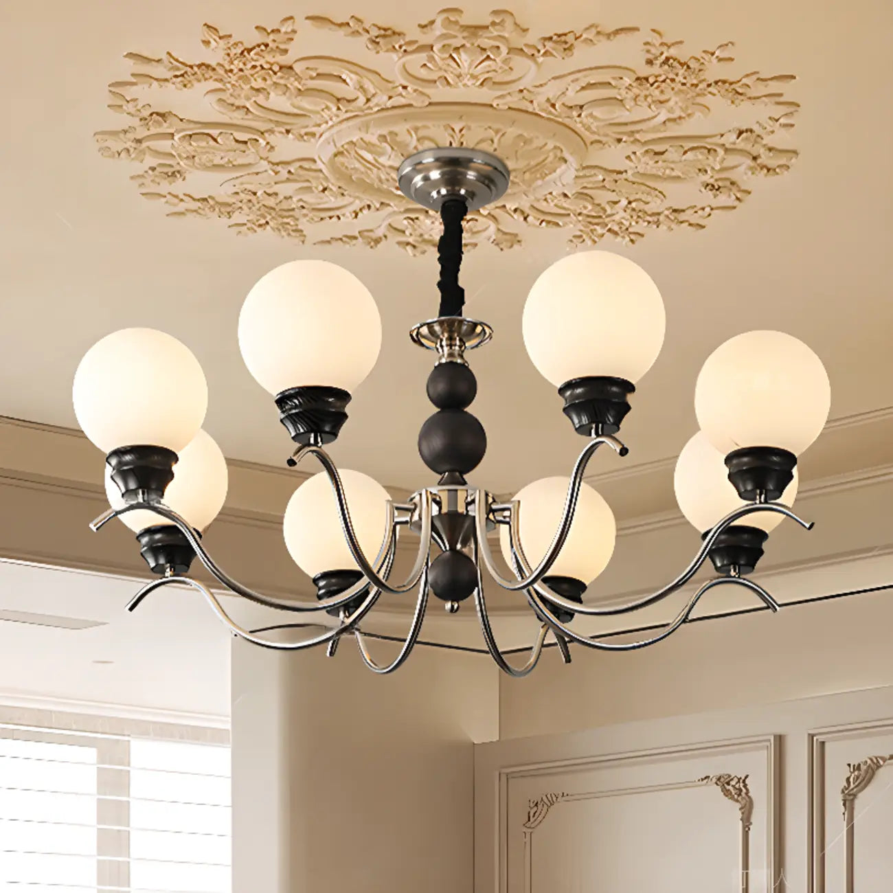 Lustre moderne classique en métal noir et globe en verre