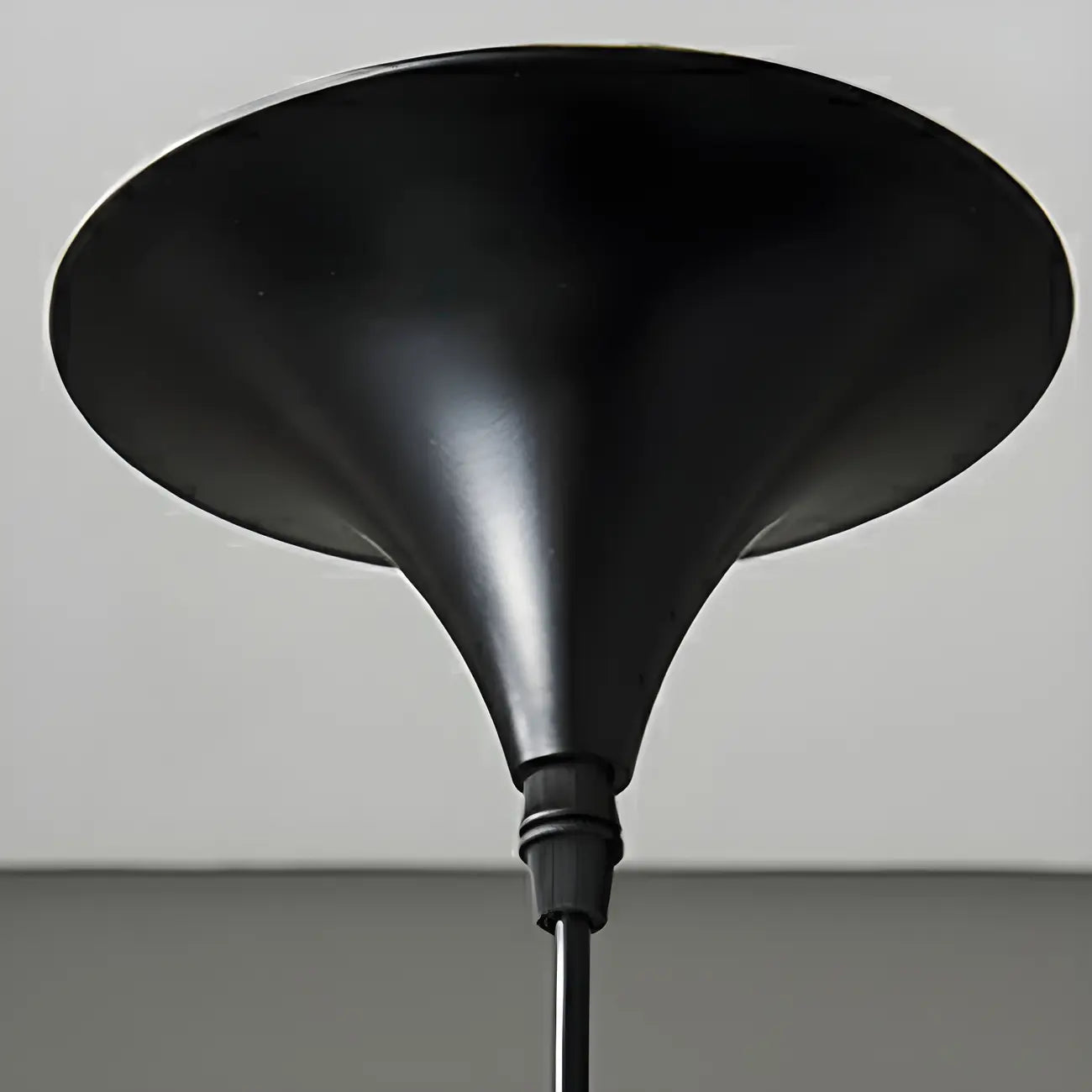 Suspension moderne à deux lumières en fer noir en forme de trompette pour îlot de cuisine