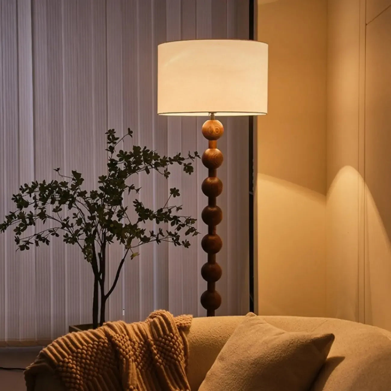 Lampada da terra moderna da 63 pollici con struttura in legno e spina per soggiorno