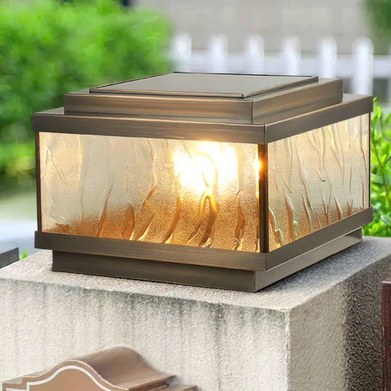 Élégants lampadaires solaires carrés en bronze ondulé pour l'extérieur