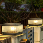 Élégants lampadaires solaires carrés en bronze ondulé pour l'extérieur