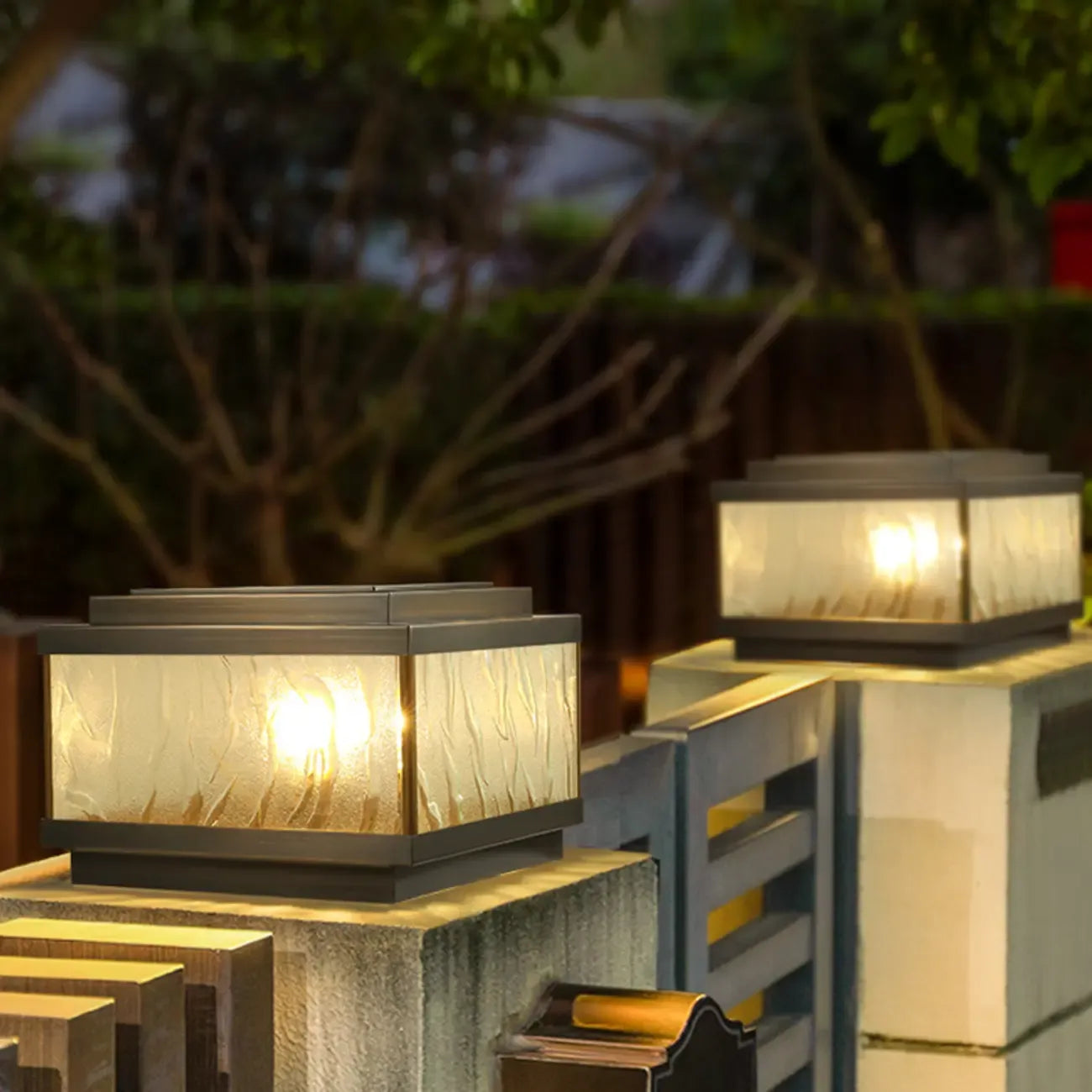 Élégants lampadaires solaires carrés en bronze ondulé pour l'extérieur