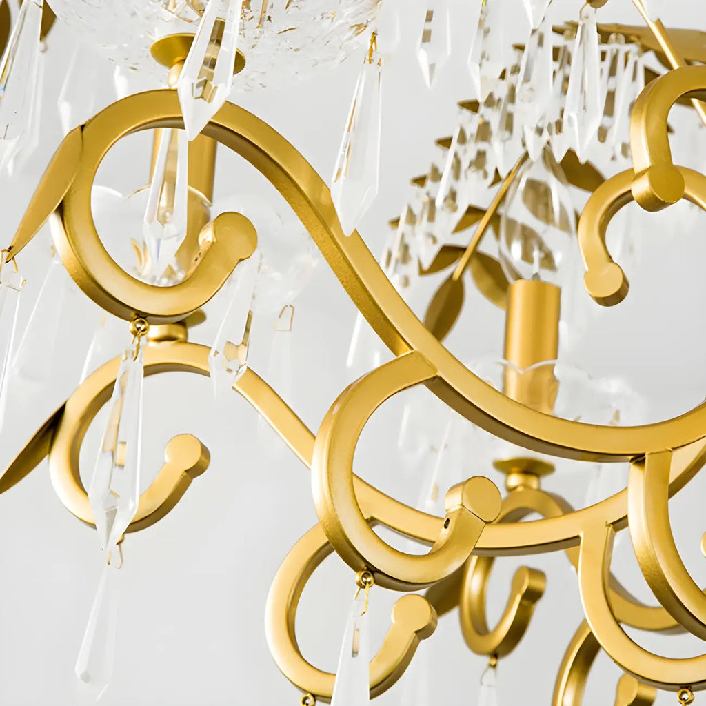 Luxueux lustre incurvé à feuilles dorées et cristaux