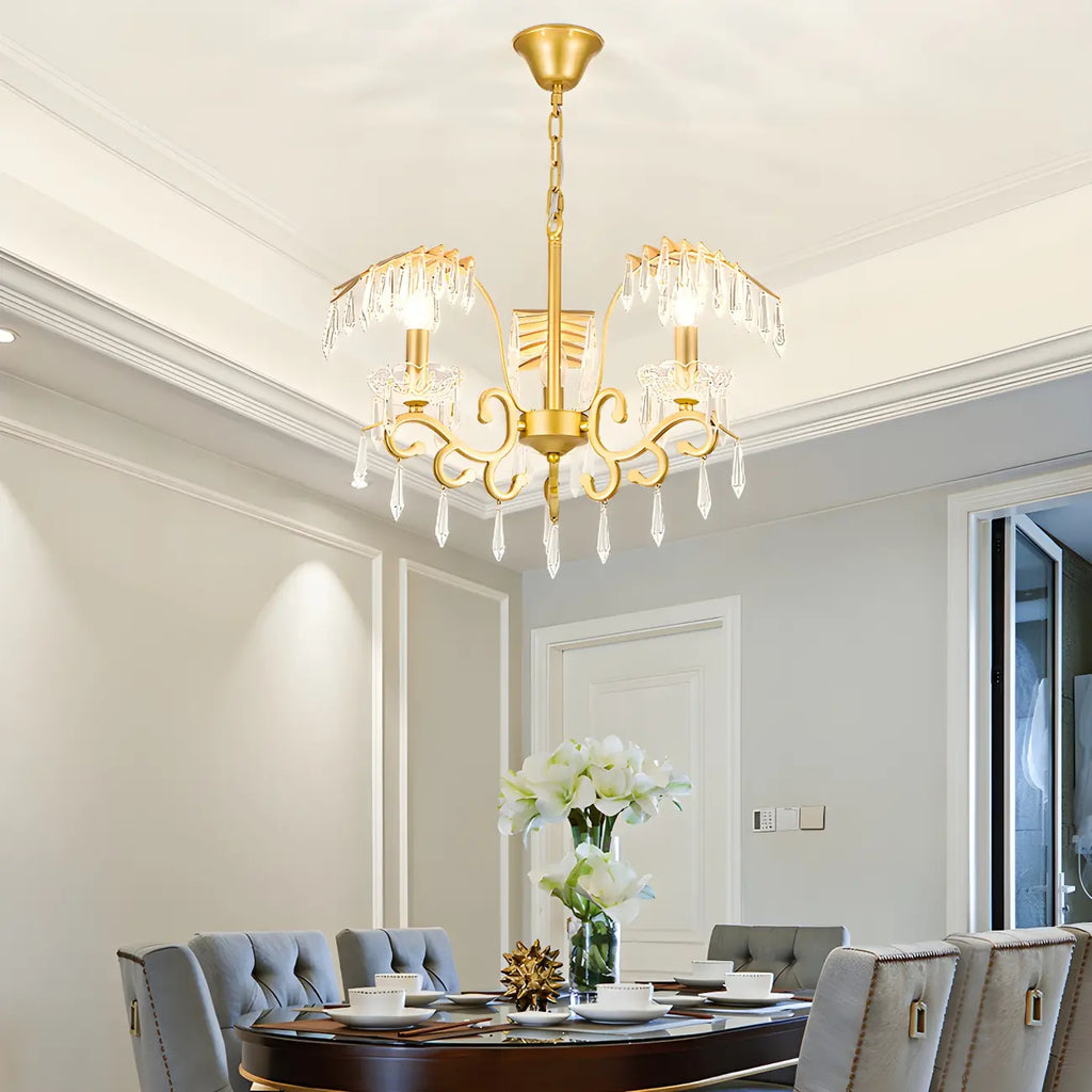 Luxueux lustre incurvé à feuilles dorées et cristaux