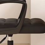 Chaise de bureau pivotante réglable moderne en similicuir noir