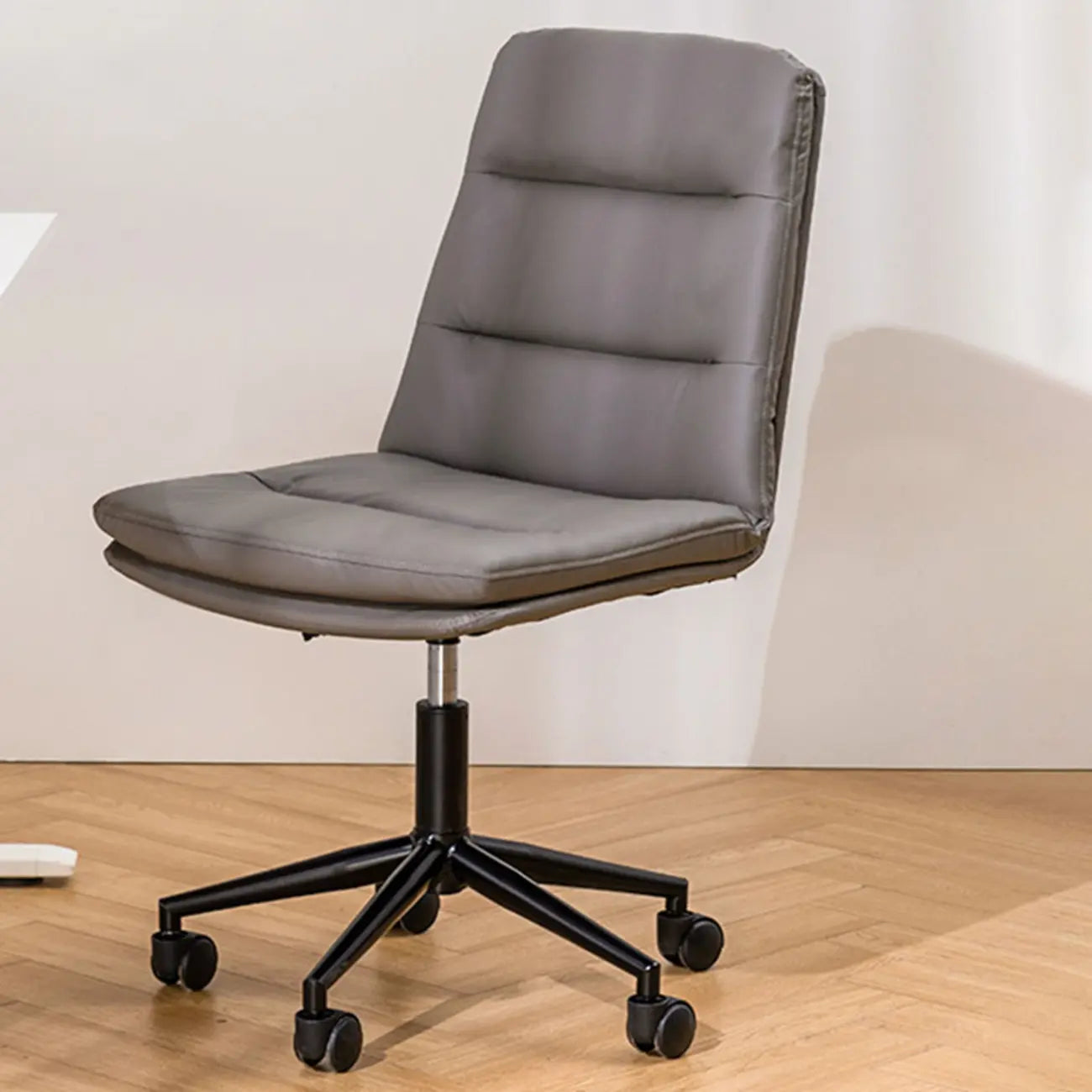 Fauteuil de bureau pivotant ergonomique élégant en cuir blanc