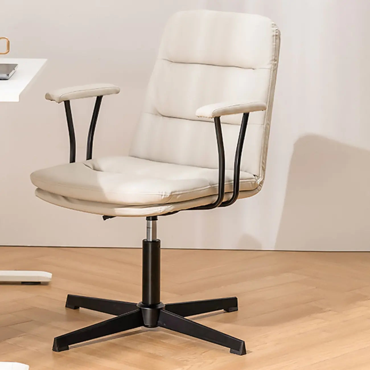 Fauteuil de bureau pivotant ergonomique élégant en cuir blanc