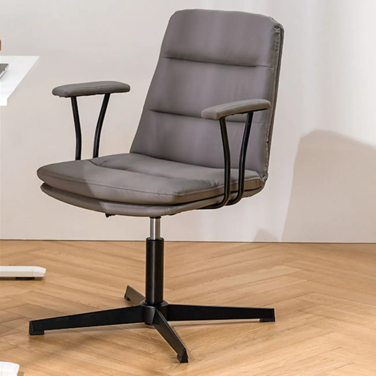 Fauteuil de bureau pivotant ergonomique élégant en cuir blanc
