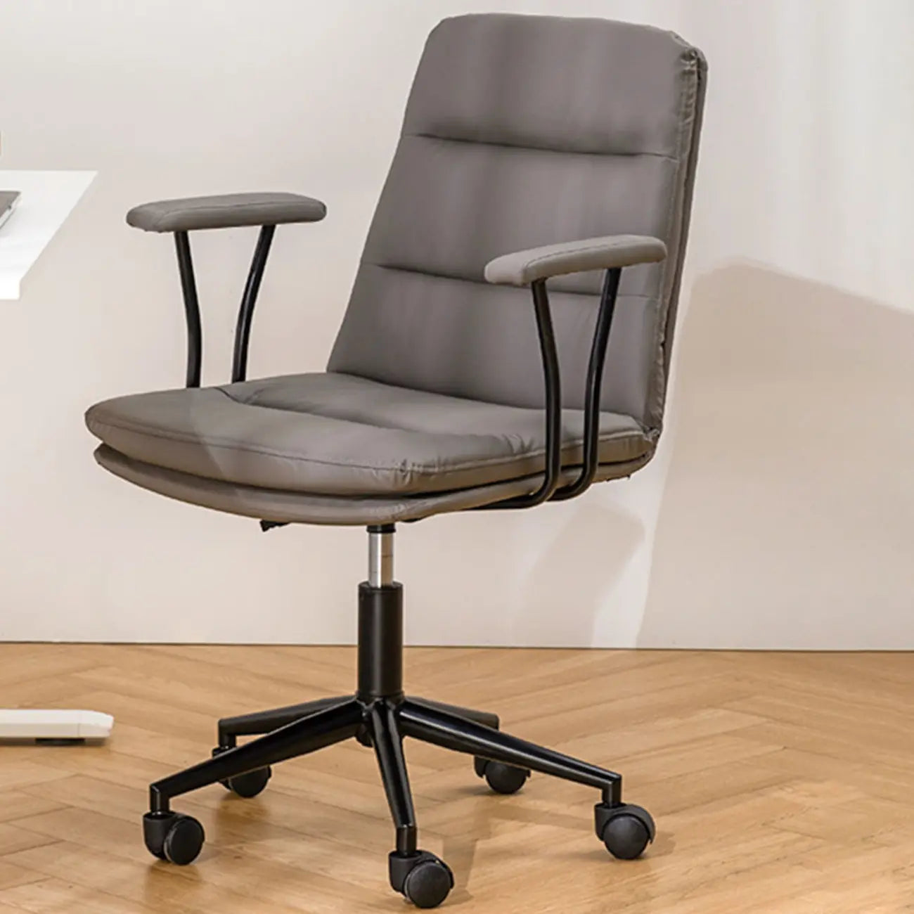 Fauteuil de bureau pivotant ergonomique élégant en cuir blanc