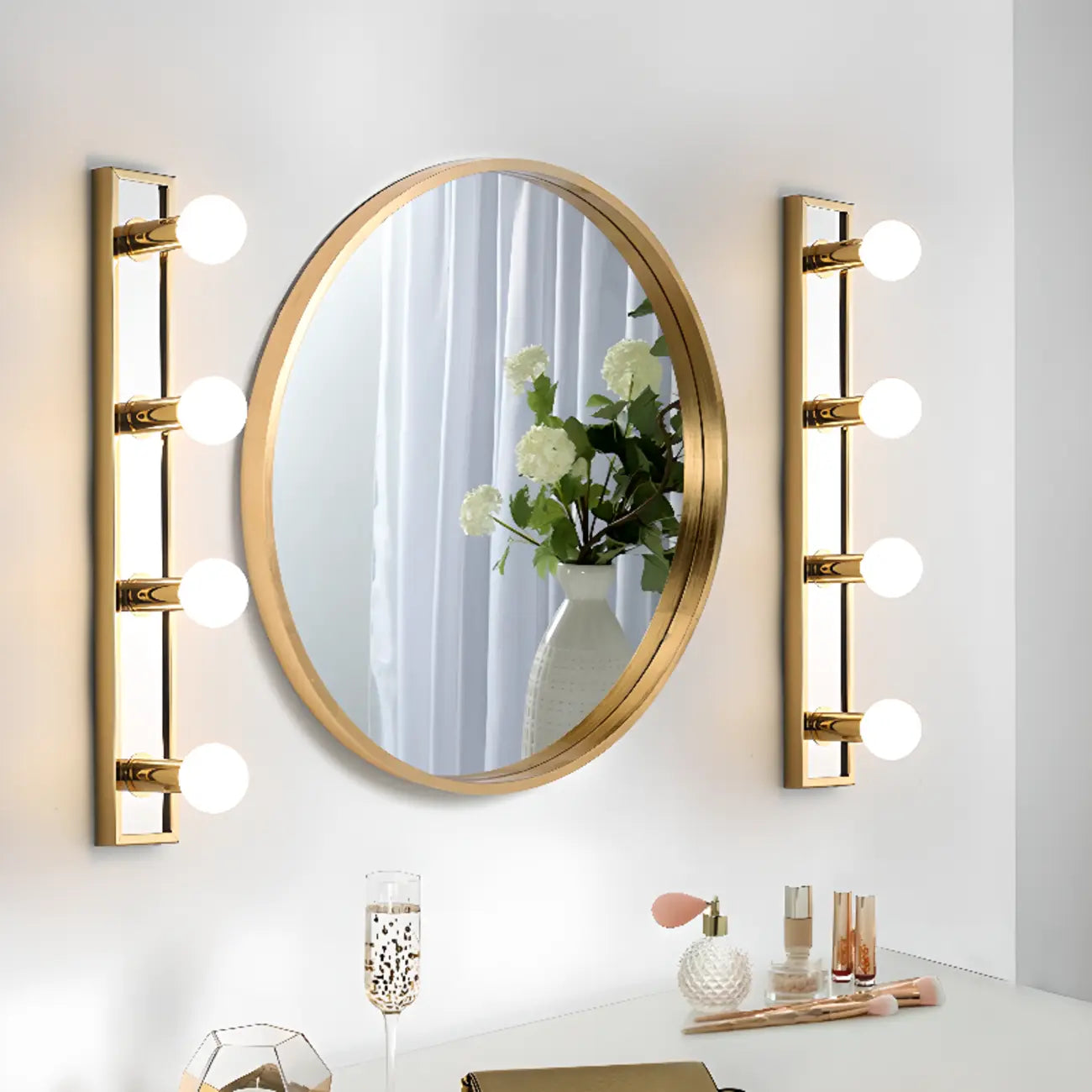 Luminaire de salle de bain moderne en acier doré à plusieurs ampoules