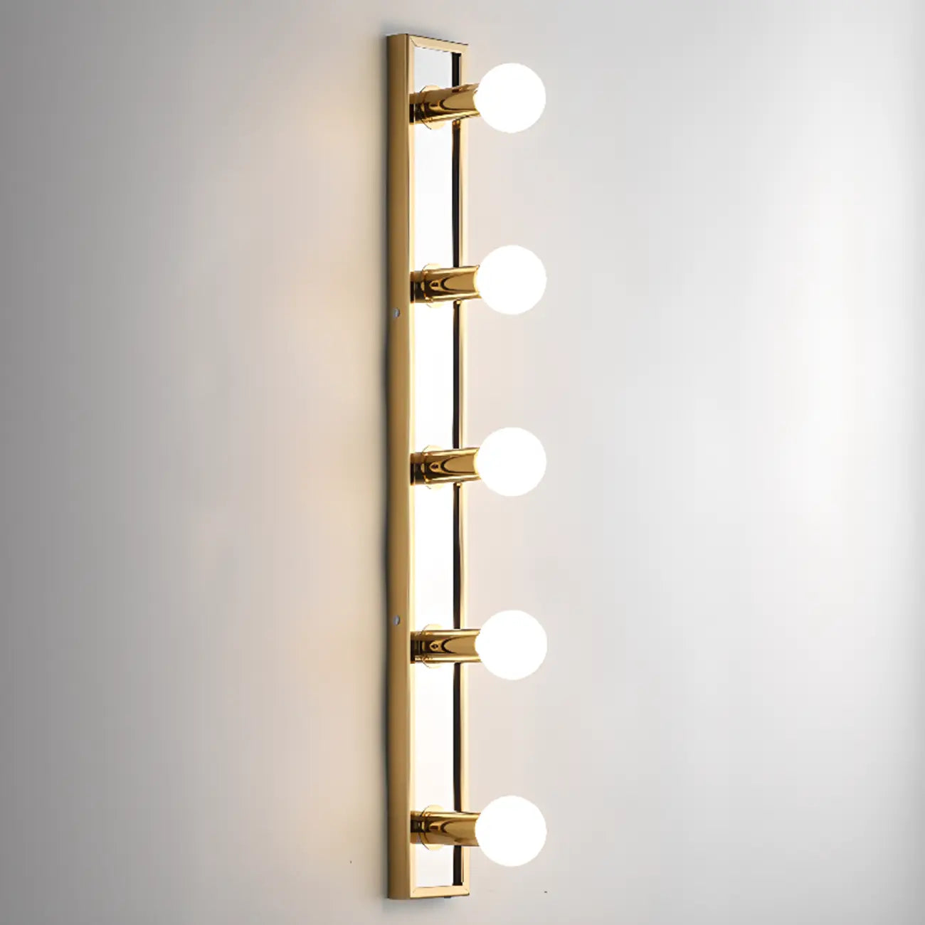 Luminaire de salle de bain moderne en acier doré à plusieurs ampoules