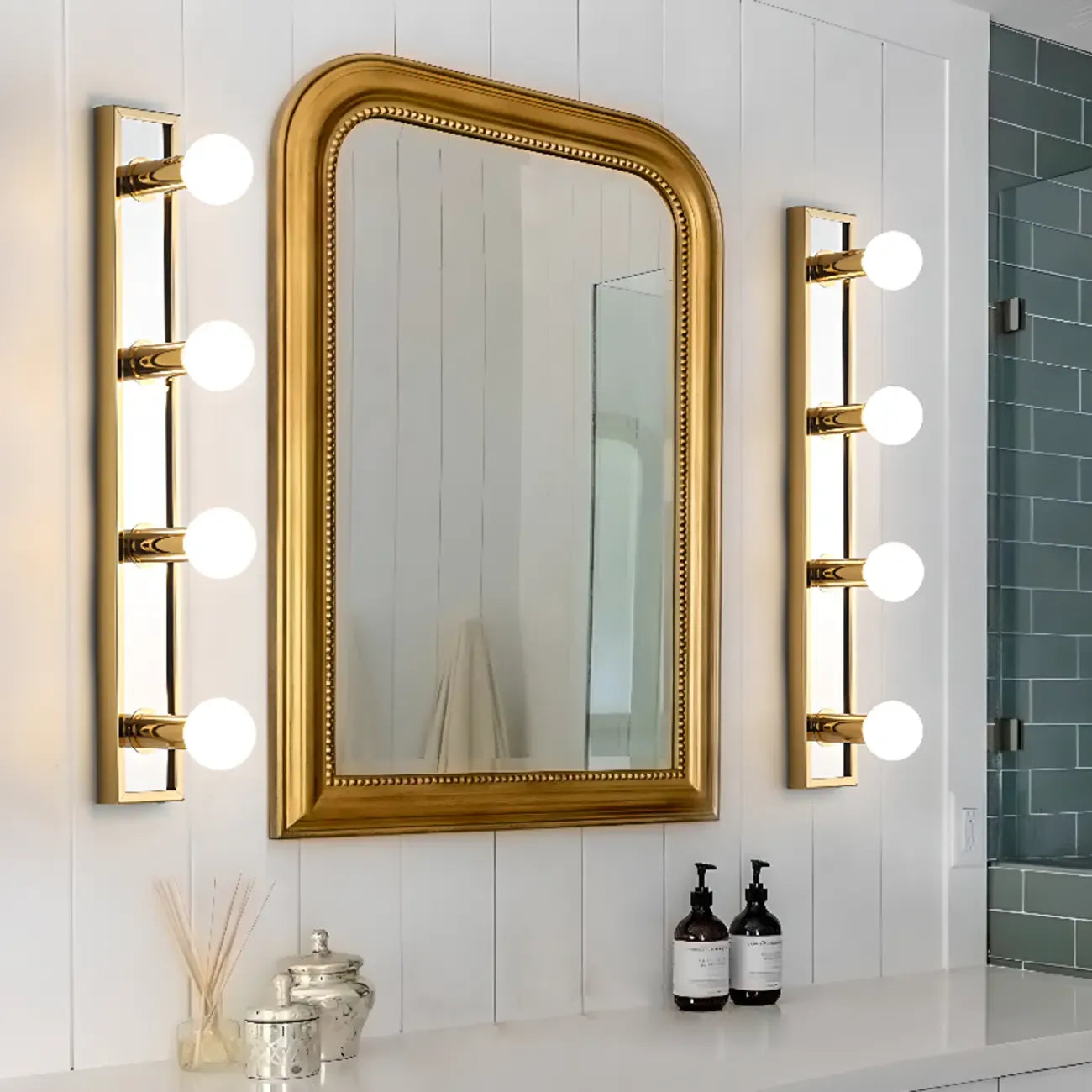 Luminaire de salle de bain moderne en acier doré à plusieurs ampoules
