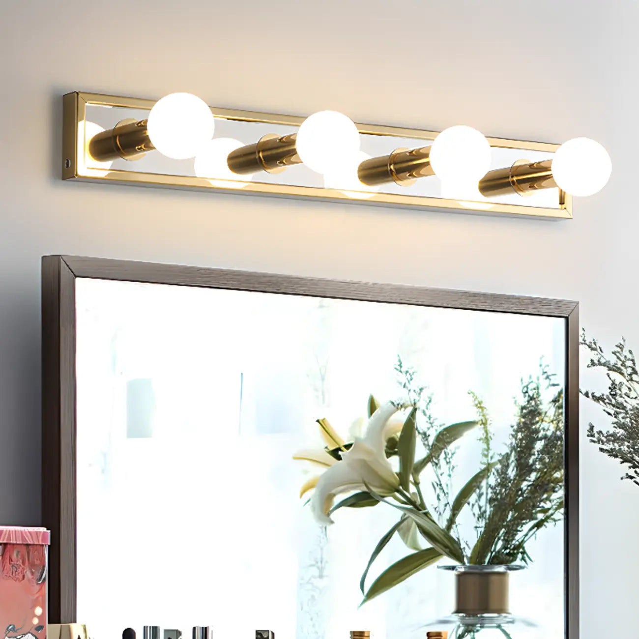 Luminaire de salle de bain moderne en acier doré à plusieurs ampoules