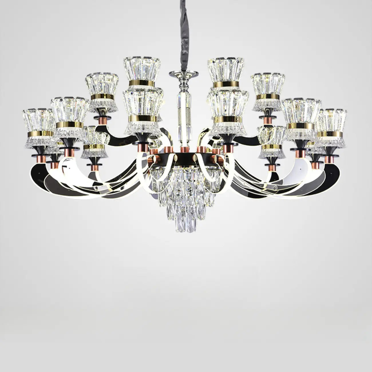 Lustre moderne à plusieurs niveaux en cristal chromé de luxe avec éclairage LED à intensité variable