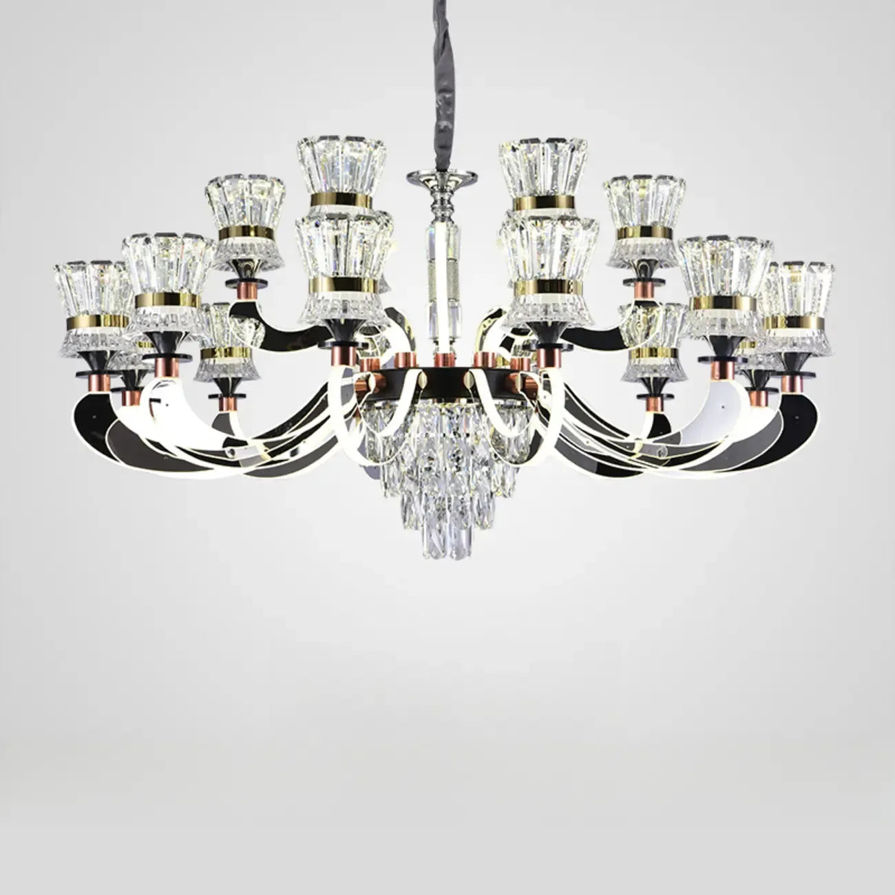 Lustre moderne à plusieurs niveaux en cristal chromé de luxe avec éclairage LED à intensité variable