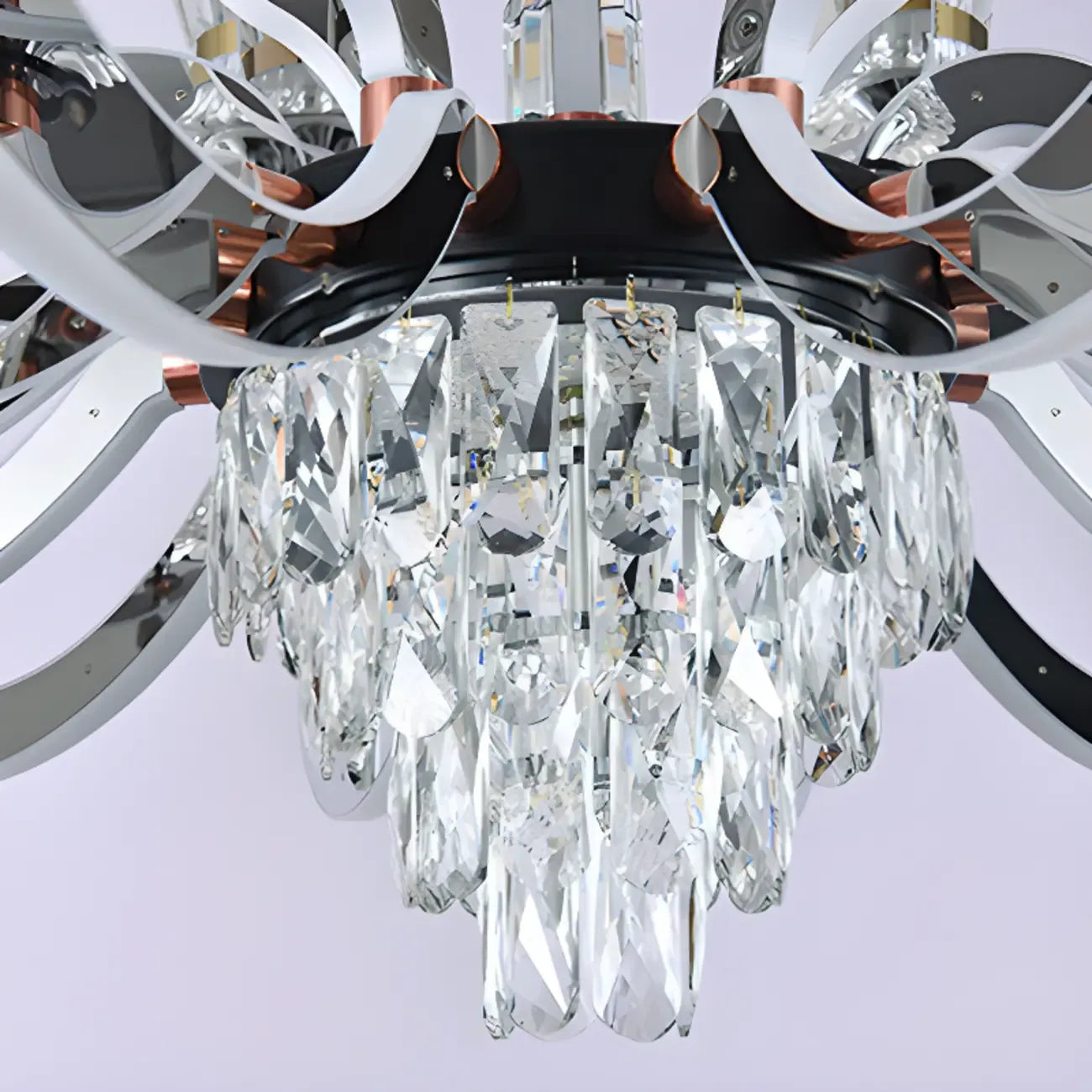 Lustre moderne à plusieurs niveaux en cristal chromé de luxe avec éclairage LED à intensité variable