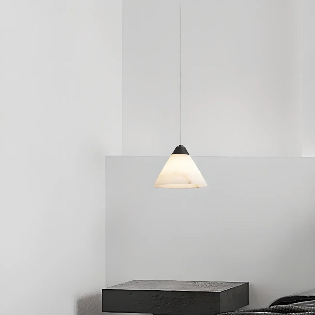 Suspension moderne conique en albâtre blanc pour chambre à coucher
