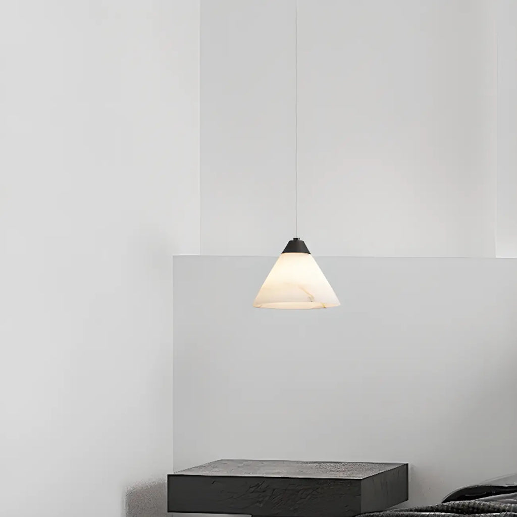 Suspension moderne conique en albâtre blanc pour chambre à coucher