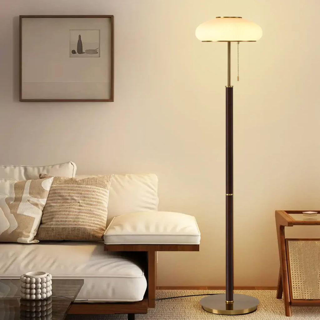 Lampadaire moderne à 3 lumières en noyer avec abat-jour en verre