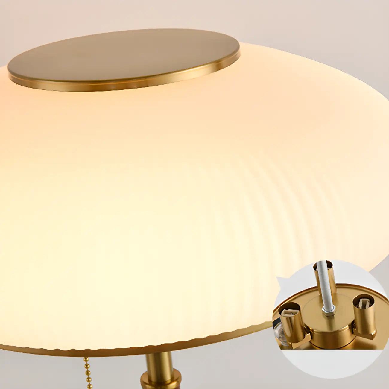 Lampadaire moderne à 3 lumières en noyer avec abat-jour en verre