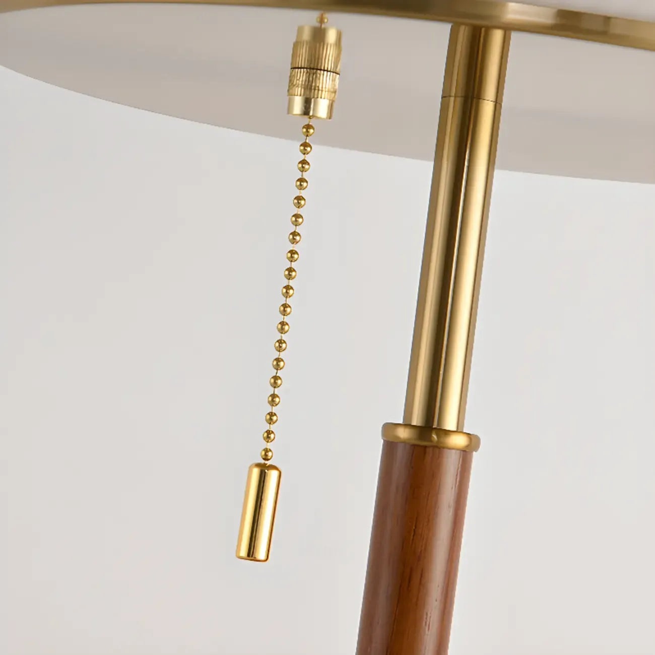 Lampadaire moderne à 3 lumières en noyer avec abat-jour en verre