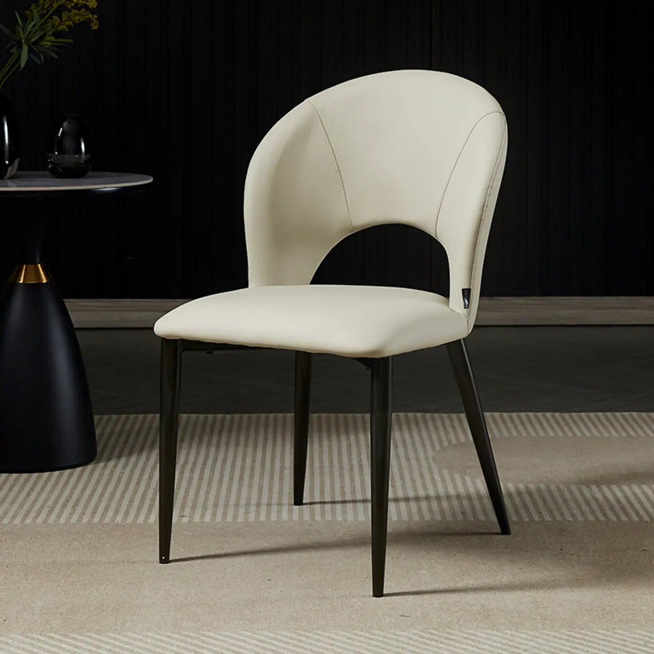 Chaises de salle à manger de style Mid-Century Modern, dossier incurvé, revêtement en similicuir