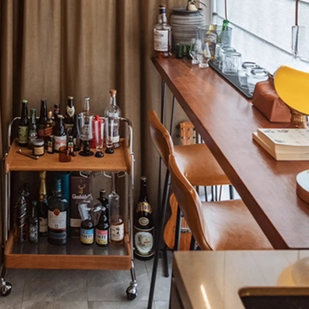 Tables de bar modernes en bois et métal couleur cacao, à quatre pieds, pour bistro