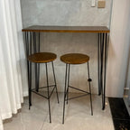 Tables de bar modernes en bois et métal couleur cacao, à quatre pieds, pour bistro
