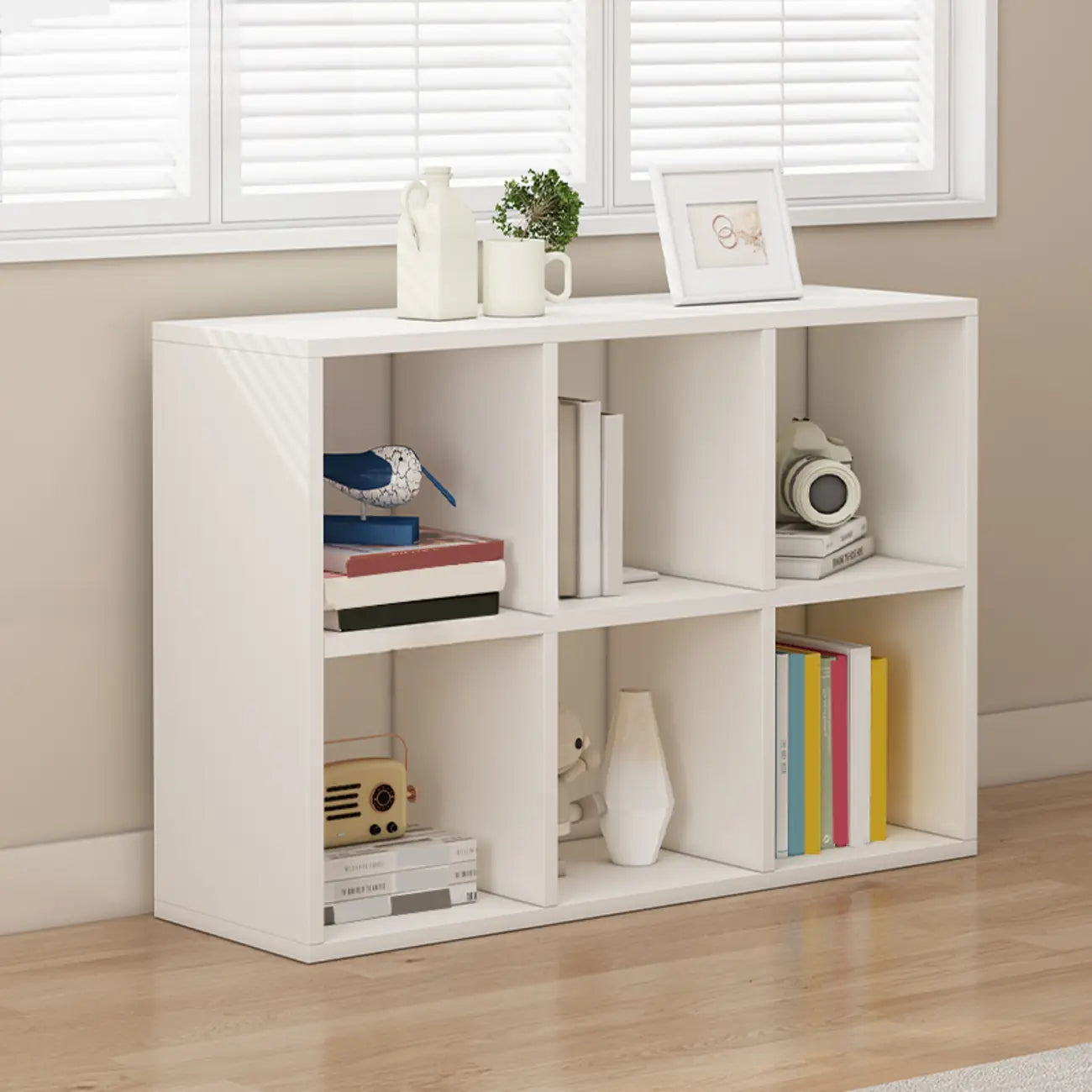 Bibliothèque basse minimaliste en bois blanc/naturel