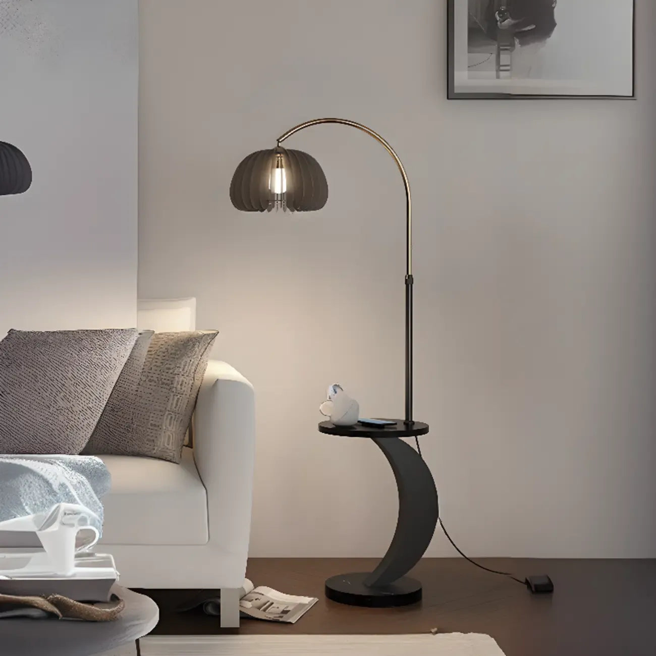Lampadaire LED géométrique ivoire en forme d'arc avec étagère de rangement pour intérieur
