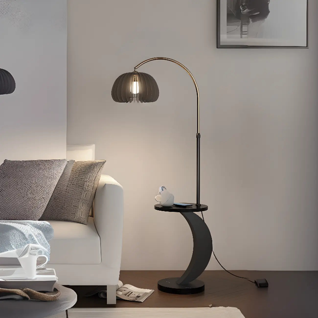 Lampadaire LED géométrique ivoire en forme d'arc avec étagère de rangement pour intérieur