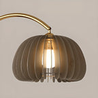 Lampadaire LED géométrique ivoire en forme d'arc avec étagère de rangement pour intérieur